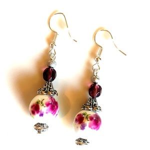 3/20 Artisan purple flower beaded earrings.(a1015)